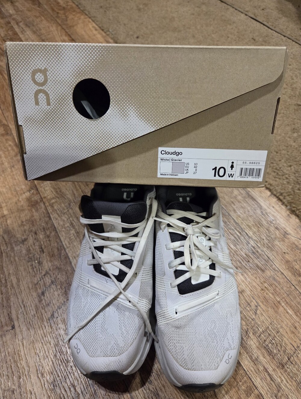 On Cloud Walking White Shoes Size 10 With Box